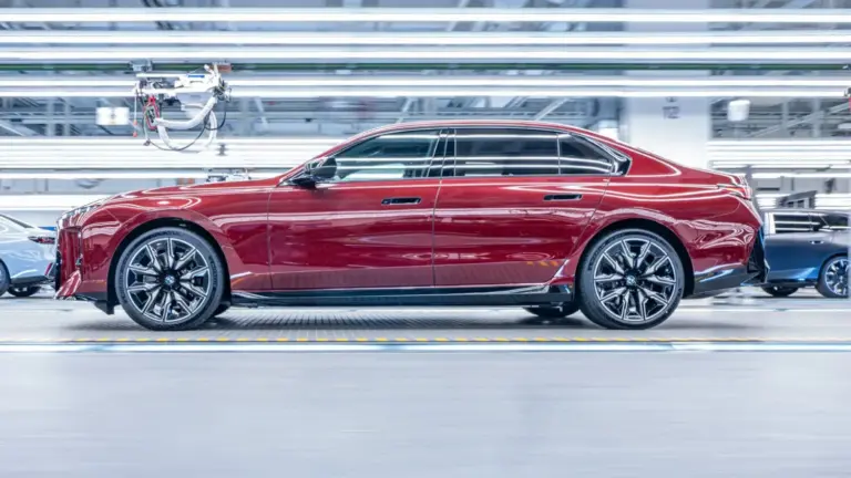 El renovado BMW Serie 7 inicia su producción en Dingolfing