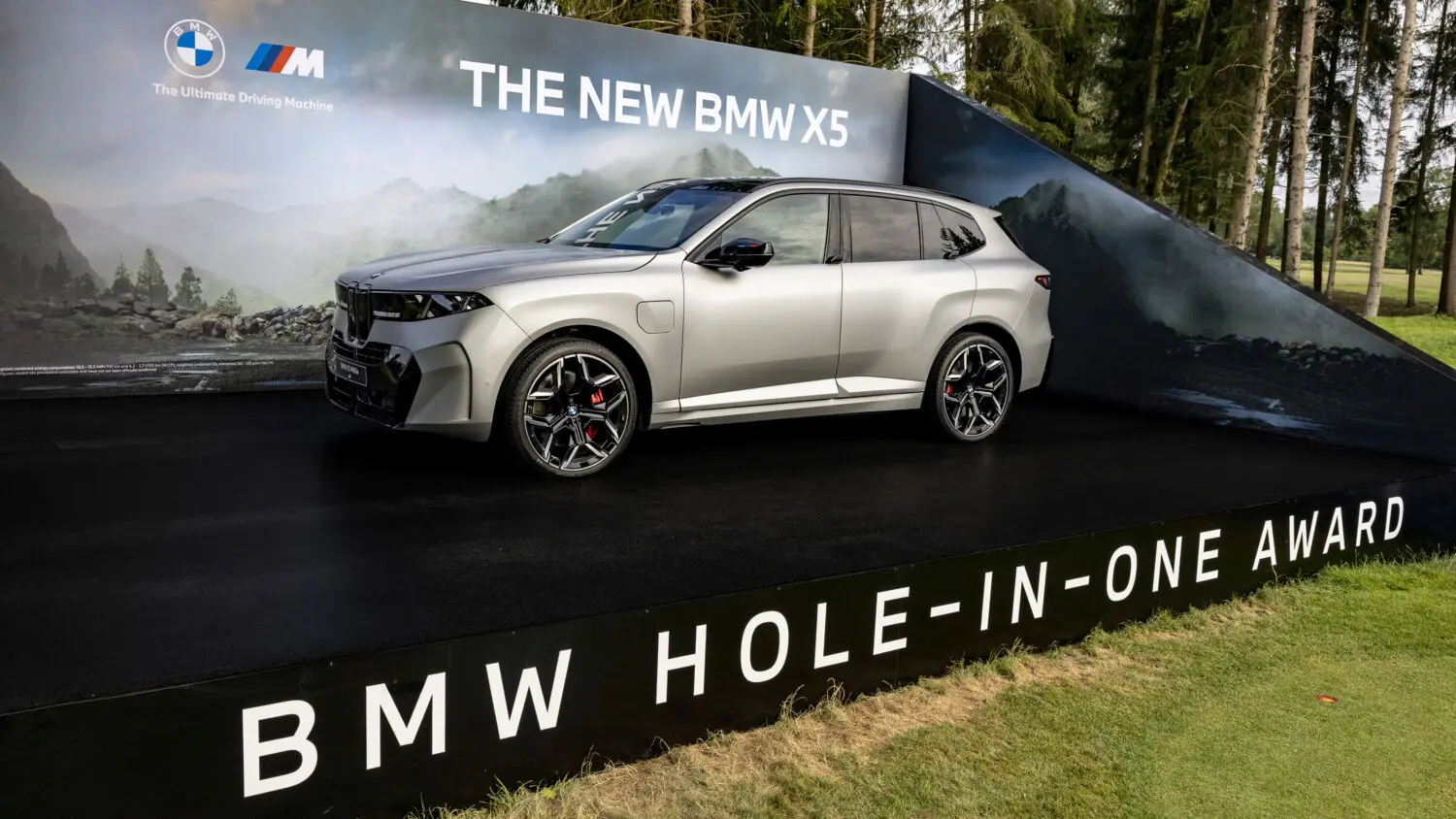 El nuevo X5 M60e xDrive, premio al hoyo en uno en el BMW International Open 2026 de golf