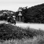 Japón lanza una campana antianimales para moto de 14 euros que se acopla al manillar y ahuyenta osos