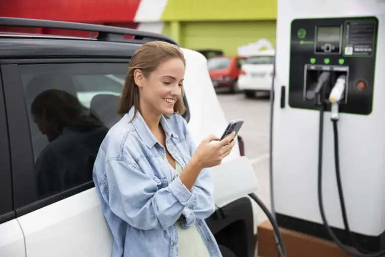 Las ventas de coches eléctricos en Europa alcanzan el 70,7% de cuota en junio 2026: los híbridos aún dependen de la gasolina