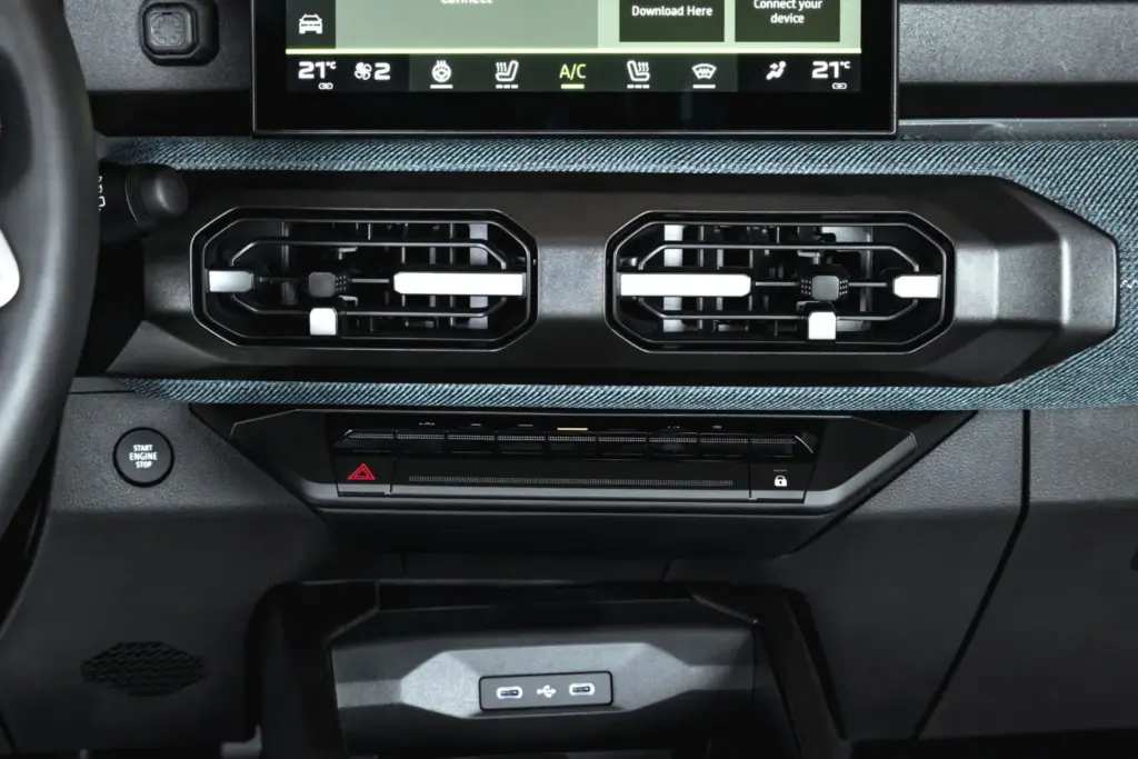 Toma de contacto con el Dacia Striker: tres coches en uno 49 Motor16 dacia Striker contacto estatico 13 Motor16