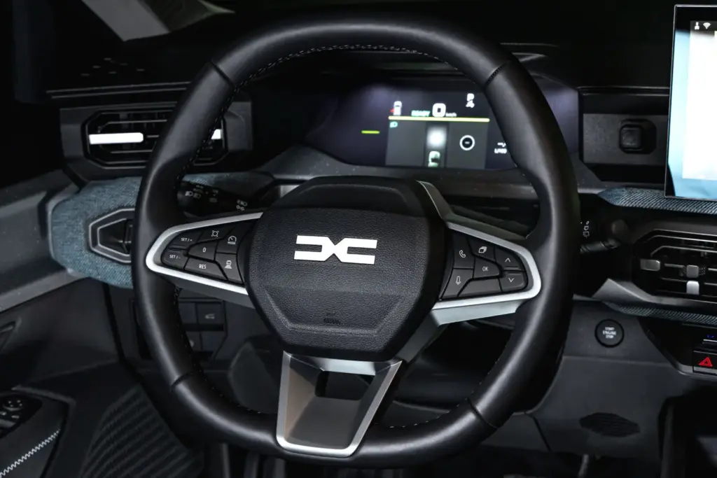 Toma de contacto con el Dacia Striker: tres coches en uno 48 Motor16 dacia Striker contacto estatico 14 Motor16