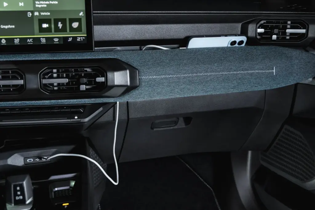 Toma de contacto con el Dacia Striker: tres coches en uno 41 Motor16 dacia Striker contacto estatico 21 Motor16