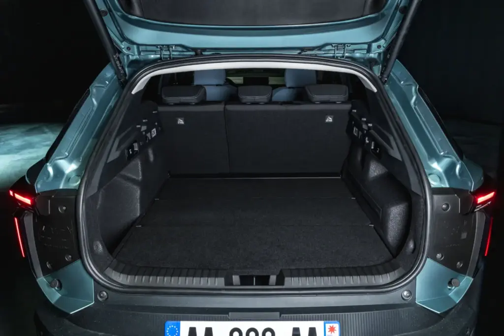 Toma de contacto con el Dacia Striker: tres coches en uno 36 Motor16 dacia Striker contacto estatico 26 Motor16