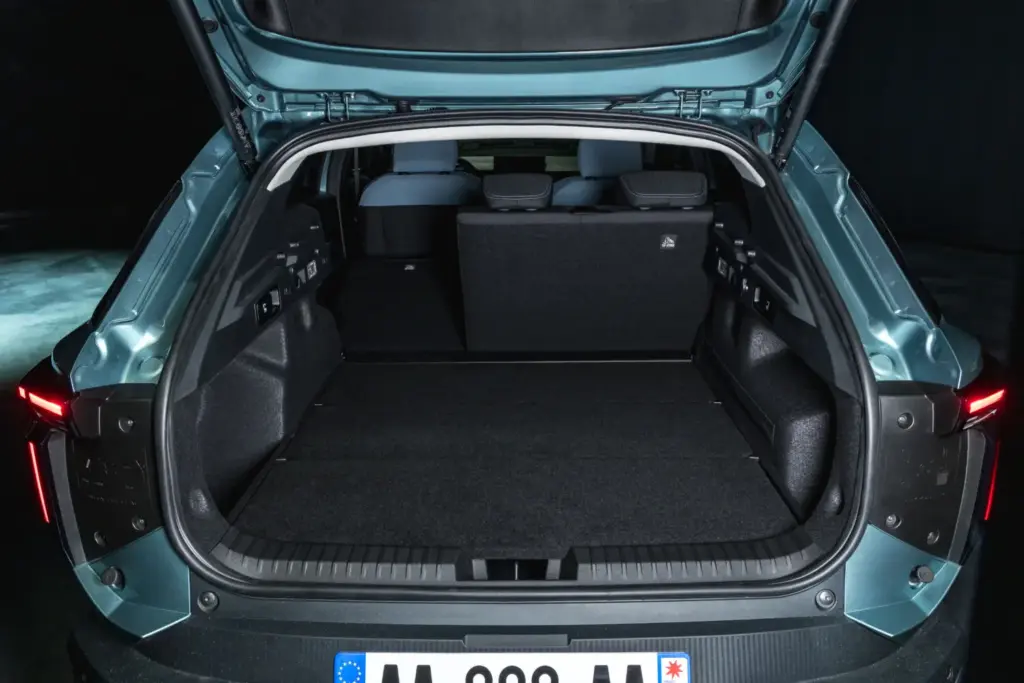 Toma de contacto con el Dacia Striker: tres coches en uno 35 Motor16 dacia Striker contacto estatico 27 Motor16