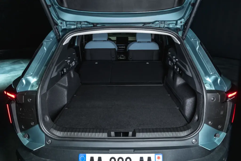 Toma de contacto con el Dacia Striker: tres coches en uno 34 Motor16 dacia Striker contacto estatico 28 Motor16