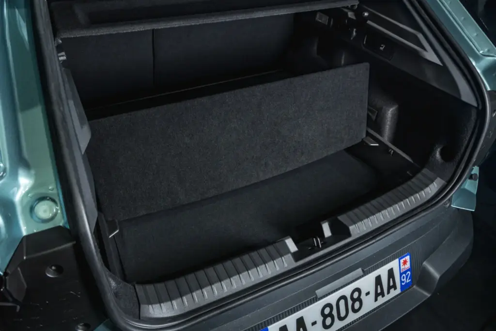 Toma de contacto con el Dacia Striker: tres coches en uno 33 Motor16 dacia Striker contacto estatico 29 Motor16