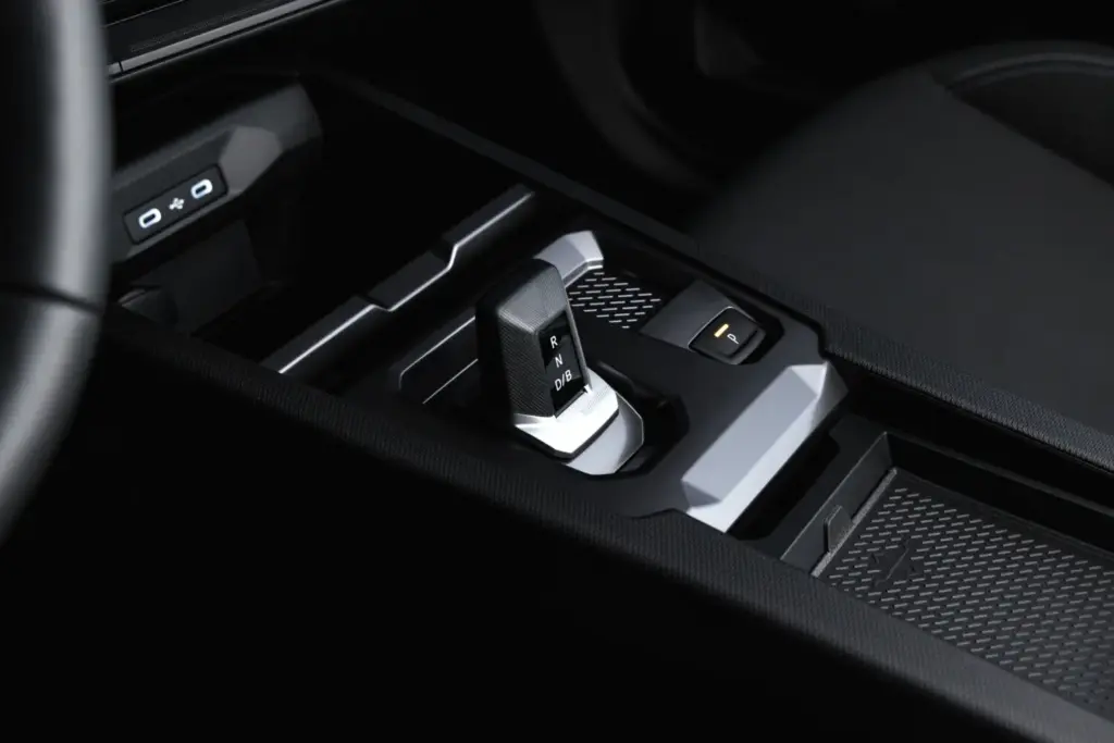 Toma de contacto con el Dacia Striker: tres coches en uno 24 Motor16 dacia Striker contacto estatico 41 Motor16