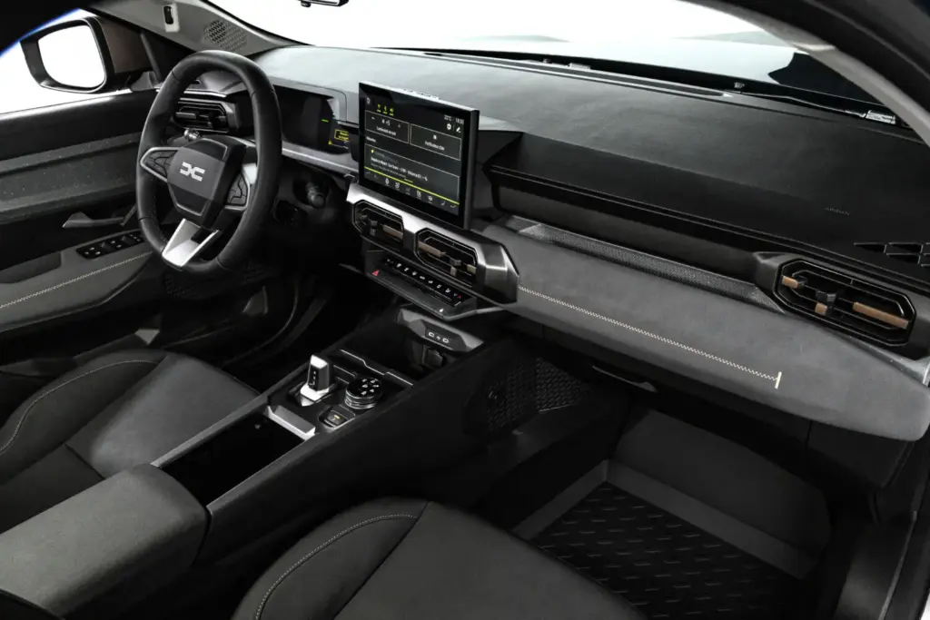 Toma de contacto con el Dacia Striker: tres coches en uno 93 Motor16 dacia striker 19 Motor16