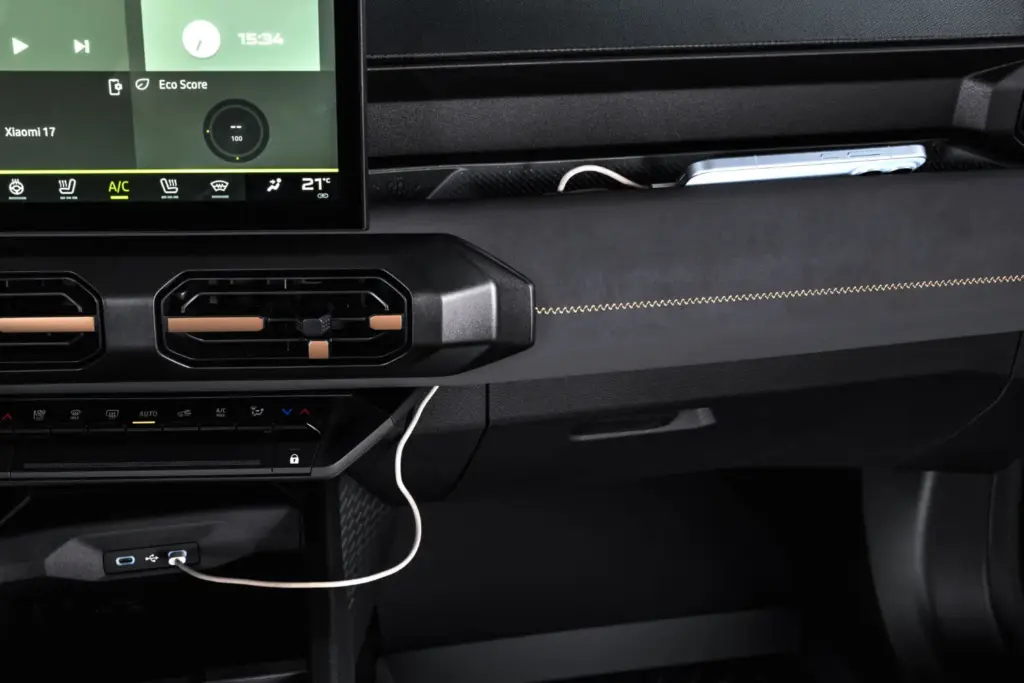Toma de contacto con el Dacia Striker: tres coches en uno 80 Motor16 dacia striker 35 Motor16
