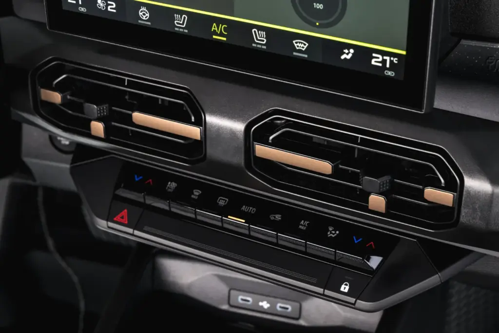 Toma de contacto con el Dacia Striker: tres coches en uno 79 Motor16 dacia striker 36 Motor16