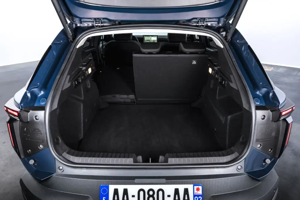 Toma de contacto con el Dacia Striker: tres coches en uno 6 Motor16 dacia striker 41 Motor16
