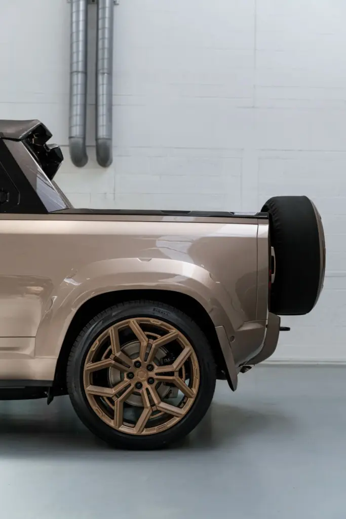 Este Defender pick up deportivo es la última locura de Urban Automotive para Goodwood 2026