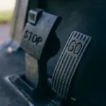 One pedal drive: los riesgos de seguridad que debes conocer en tu coche eléctrico