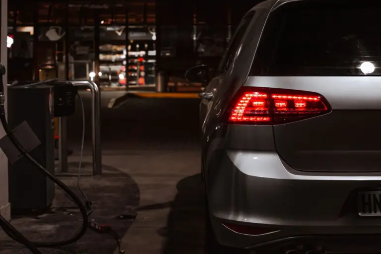 Gasto de gasolina en verano 2026: el 57 % de conductores gastará más, ¿cómo ahorrar?