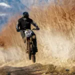 Graham Jarvis hace historia al completar el Erzbergrodeo con una moto eléctrica de enduro