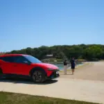 Hyundai, con su nuevo IONIQ 3 al frente, se une a pescadores, estudiantes y voluntarios para limpiar la basura marina del Mar Negro