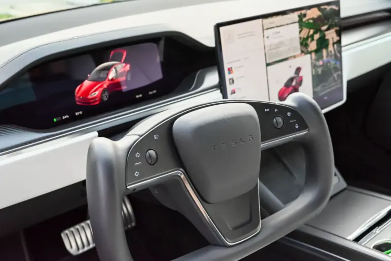 Hyundai retrasa su conducción autónoma a 2029 para no ser mediocre frente al FSD de Tesla