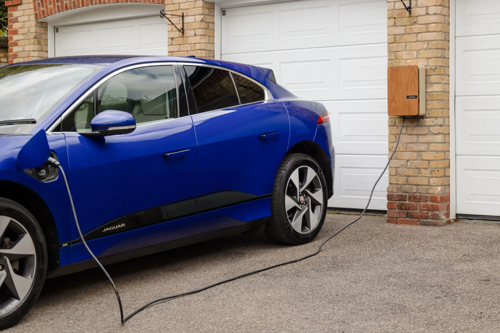 España suma 58.075 puntos de recarga, pero las averías y los robos encarecen la electrificación de tu flota 1 Motor16 recarga furgoneta eléctrica