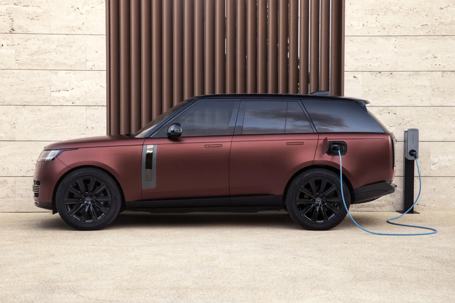 Ya hay un millón de puntos de recarga en Europa para los Range Rover, Defender y Jaguar eléctricos