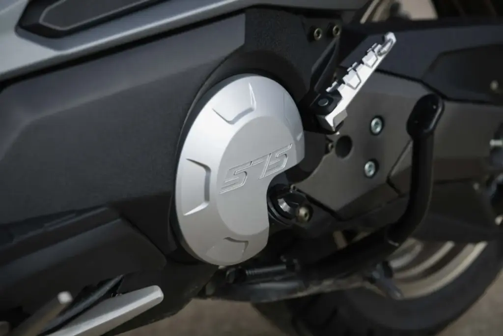 Prueba del Kymco CV3 575: Tres ruedas para conquistarlos a todos 16 Motor16 kymco cv3 575 011 1 Motor16