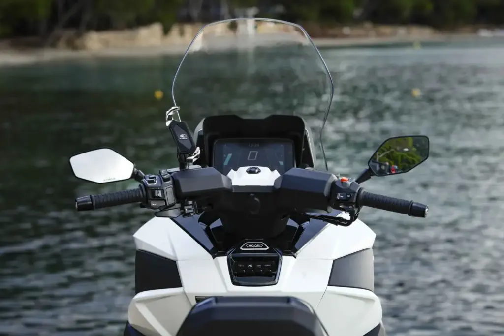 Prueba del Kymco CV3 575: Tres ruedas para conquistarlos a todos 1 Motor16 kymco cv3 575 025 Motor16
