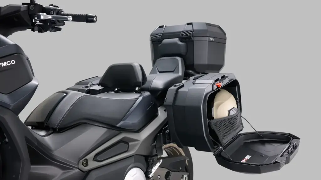 Prueba del Kymco CV3 575: Tres ruedas para conquistarlos a todos 3 Motor16 kymco-cv3-accesorio-maletas-4