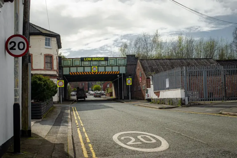 Inglaterra estudia imponer el límite de 20 mph en zonas urbanas como ya hizo Gales