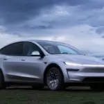 Tesla Model Y L: el SUV eléctrico de batalla larga que alcanza 523 km y acelera de 0 a 97 en 4,4 segundos