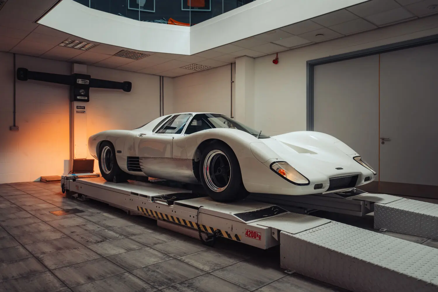 Este McLaren M6GT es el coche de calle soñado por Bruce McLaren que nunca vio la luz