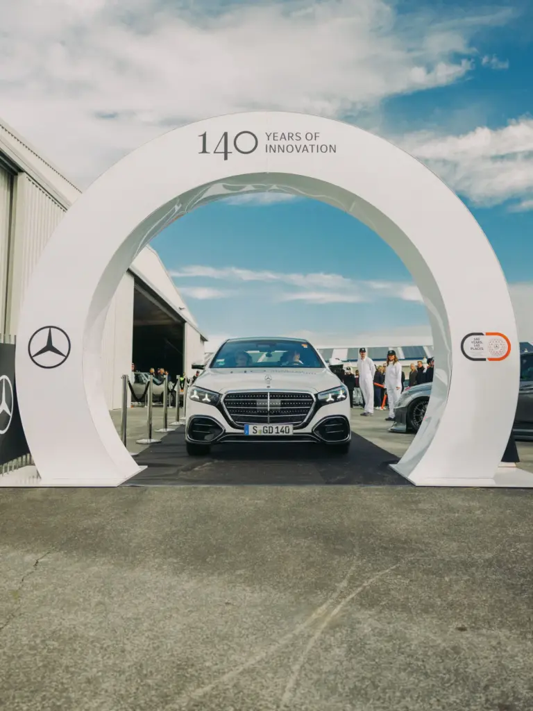 La vuelta al mundo del nuevo Mercedes-Benz Clase S: 50.000 km, seis continentes y 140 paradas para celebrar 140 años de historia 14 Motor16 mercedes benz 140 anos gira41 Motor16