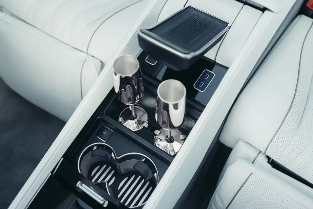 mercedes maybach gls 2027 14 Motor16