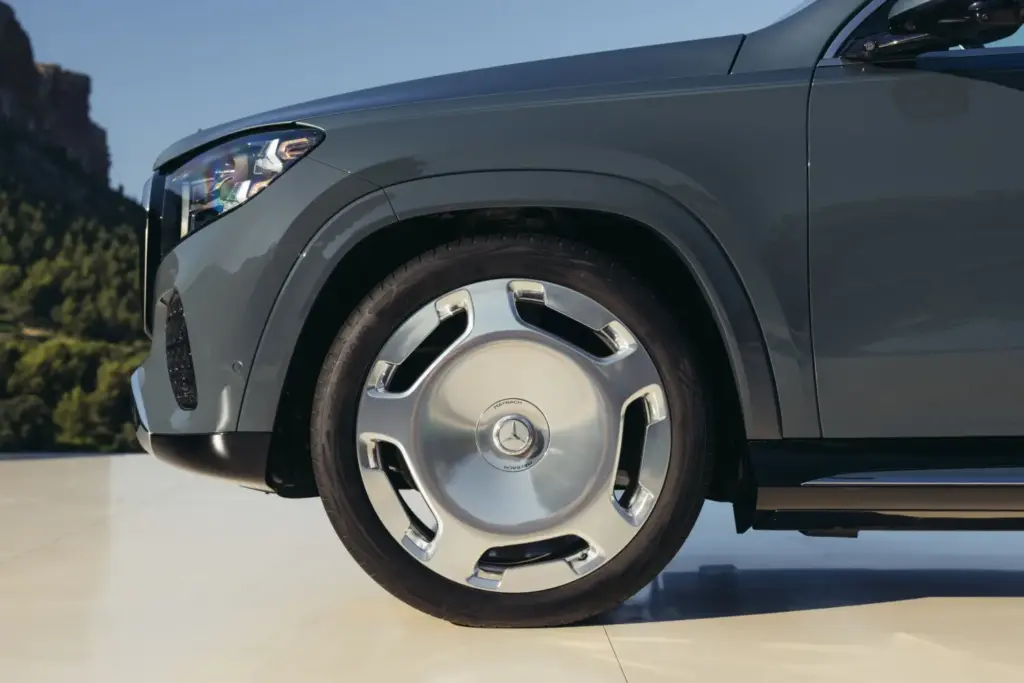 mercedes maybach gls 2027 8 Motor16