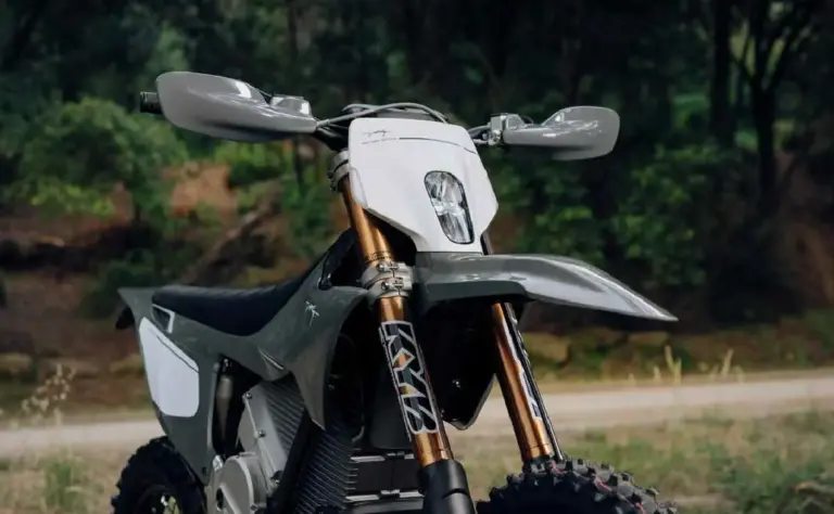 Stark Future lanza las Factory Edition: motos eléctricas off-road con titanio y suspensiones KYB
