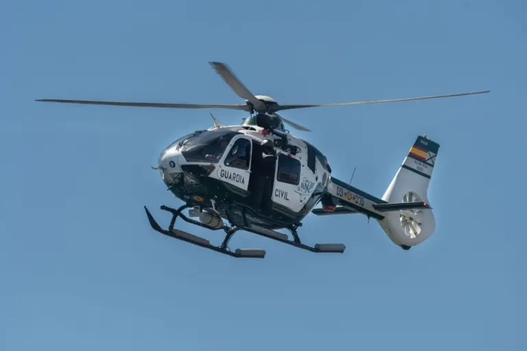 La multa de 100 euros de la DGT por viajar con un menor sin sillita: la Guardia Civil refuerza los controles