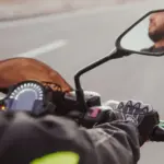Las nuevas normas de la DGT: multas de 200 euros en motos y patinetes desde octubre