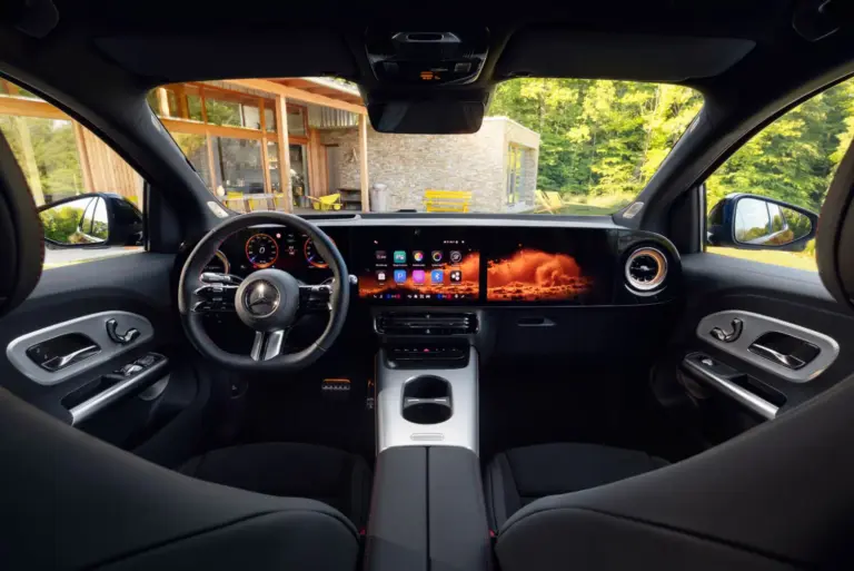 El Mercedes GLA 2026 estrena su tercera generación con pantalla MBUX ampliada y nuevas asistencias de conducción