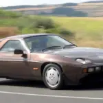 Porsche 928 S2: experiencia tras 1.500 millas – Harry’s Garage compara automático vs manual