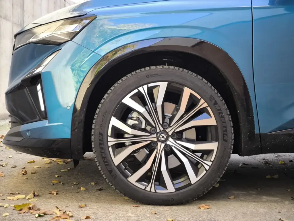 Prueba del Renault Austral E-Tech 200: Un SUV híbrido potente y bien equipado 7 Motor16 Prueba del Renault Austral E-Tech 200: Un SUV híbrido potente y bien equipado