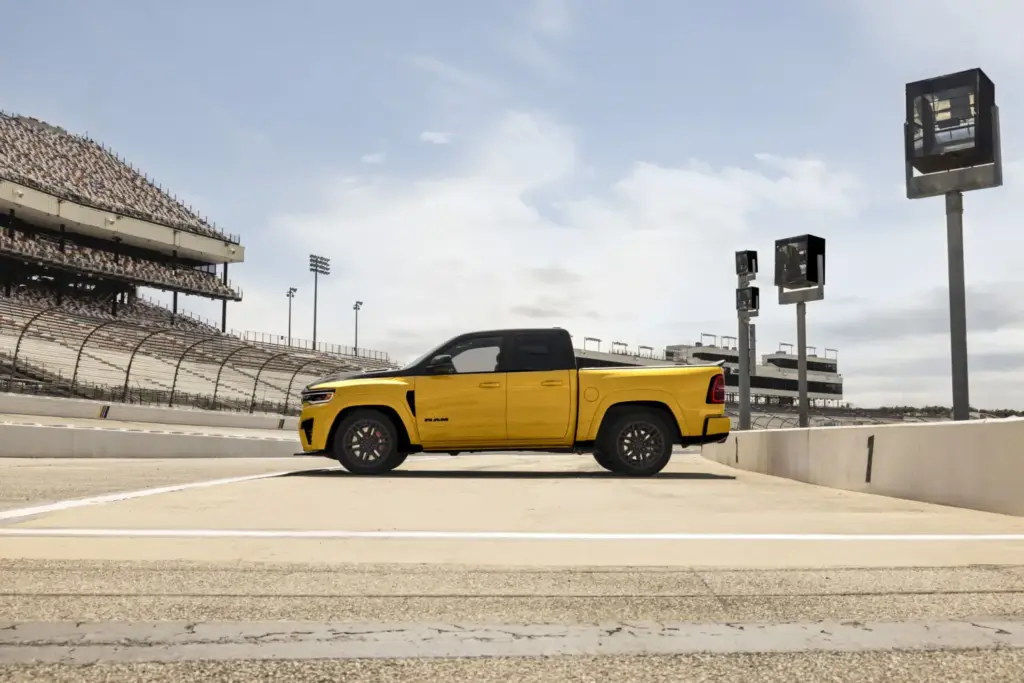 ram 1500 rumble bee 2027 10 Motor16