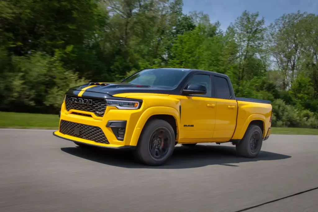 El Ram 1500 Rumble Bee es un pick up “deportivo” con motores V8 de hasta 788 CV