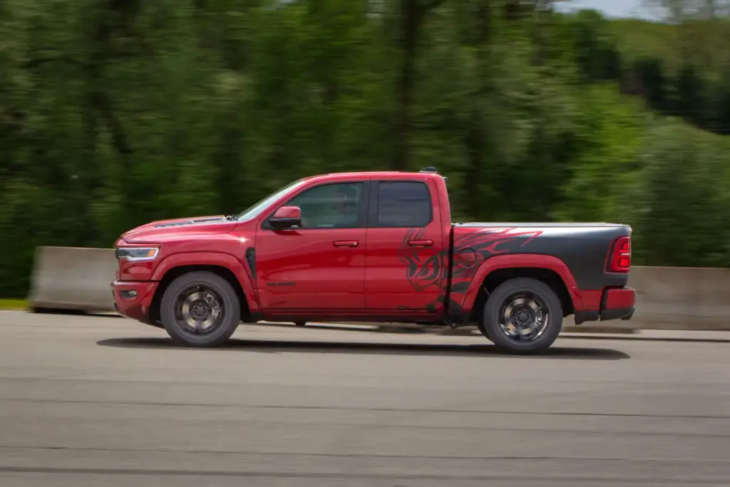 ram 1500 rumble bee 2027 43 Motor16