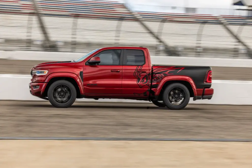 ram 1500 rumble bee 2027 44 Motor16
