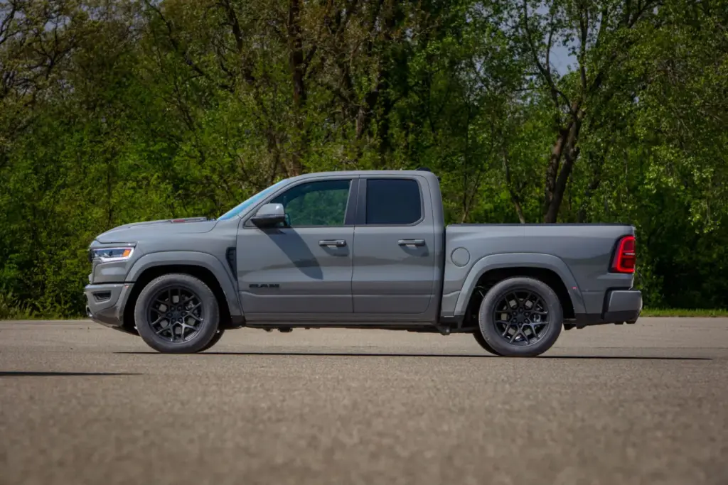ram 1500 rumble bee 2027 59 Motor16