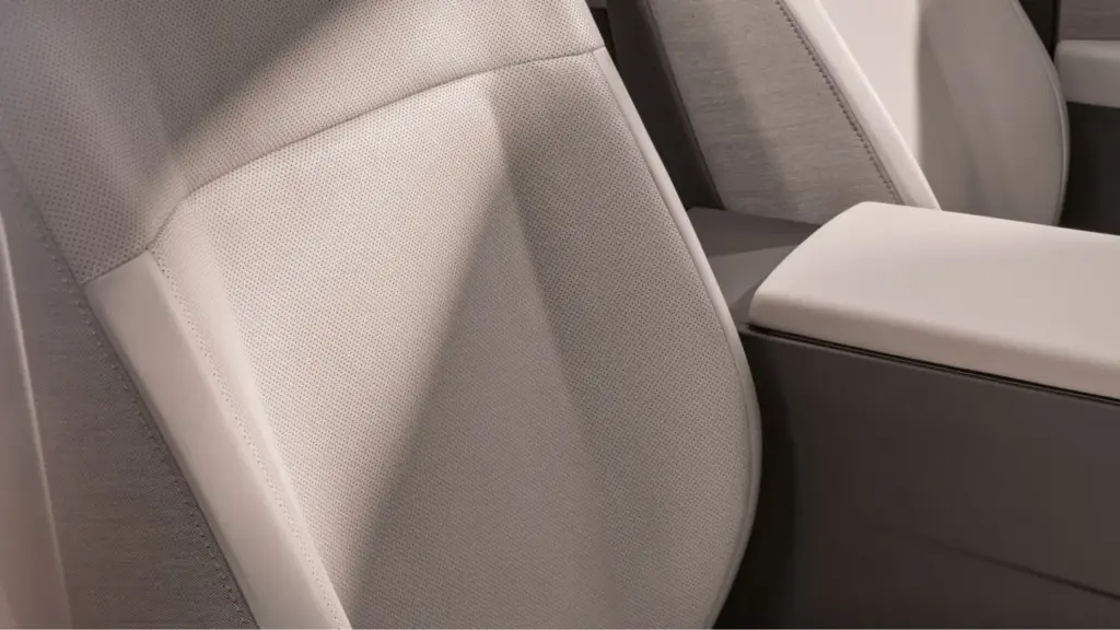 Primera toma de contacto con el Range Rover GT: así es el nuevo gran turismo eléctrico de la firma británica 10 Motor16 Range Rover GT camuflaje interior 10 motor 16