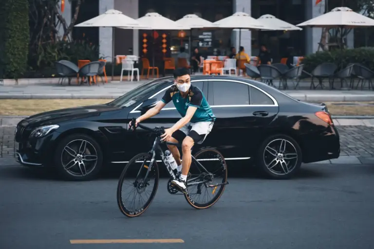 La reforma del Reglamento de Circulación para octubre de 2026: multa de 200 euros por adelantar ciclistas sin distancia
