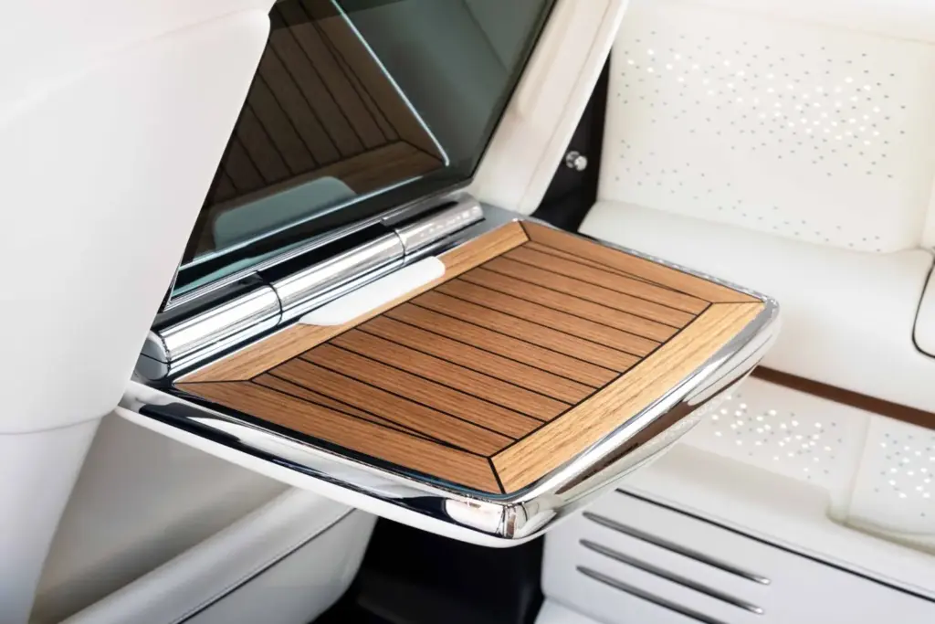 Rolls-Royce Phantom Regatta: un Phantom Extended inspirado en el mar 7 Motor16 Rolls-Royce Phantom Regatta: un Phantom Extended inspirado en el mar