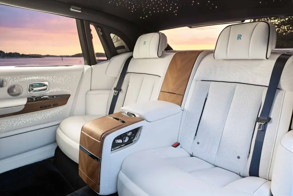 Rolls-Royce Phantom Regatta: un Phantom Extended inspirado en el mar 5 Motor16 Rolls-Royce Phantom Regatta: un Phantom Extended inspirado en el mar