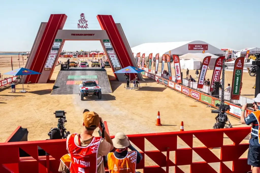 Jorge Lorenzo y su podcast, Dura La Vita, se alían con Santana para contar la aventura off-road desde dentro 2 Motor16 Santana Motors