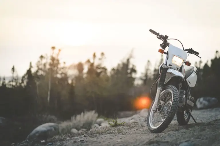 QJ Motor SRT 450RX: trail A2 con seguro moto gratis por 5.229 € y seis años de garantía
